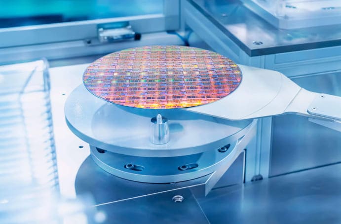 The Japanese glass behind next-generation chips
